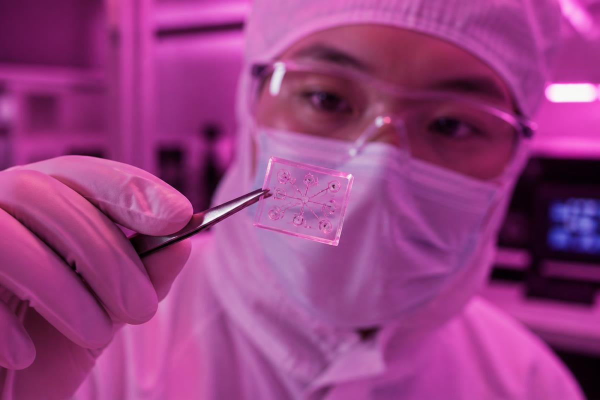 Electronics-Free Sensing: How Microfluidic Implants Measure Pressure